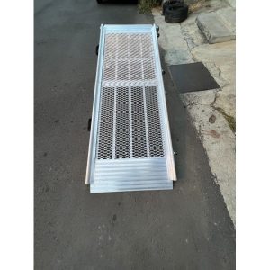 折疊軌道式登車板 AH165