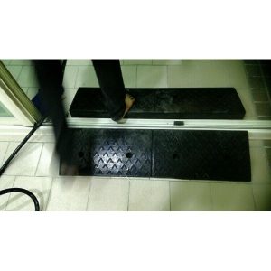 門檻前斜坡磚 高4.0x25x98.5CM