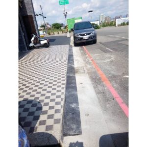 門檻前斜坡磚 高18x50x50CM